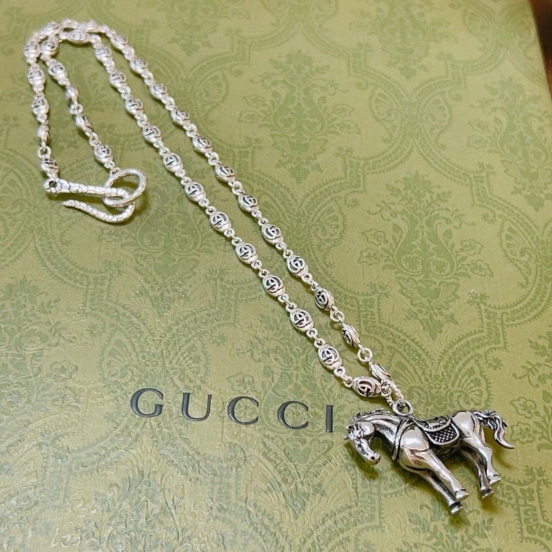 G*u*i necklaces
